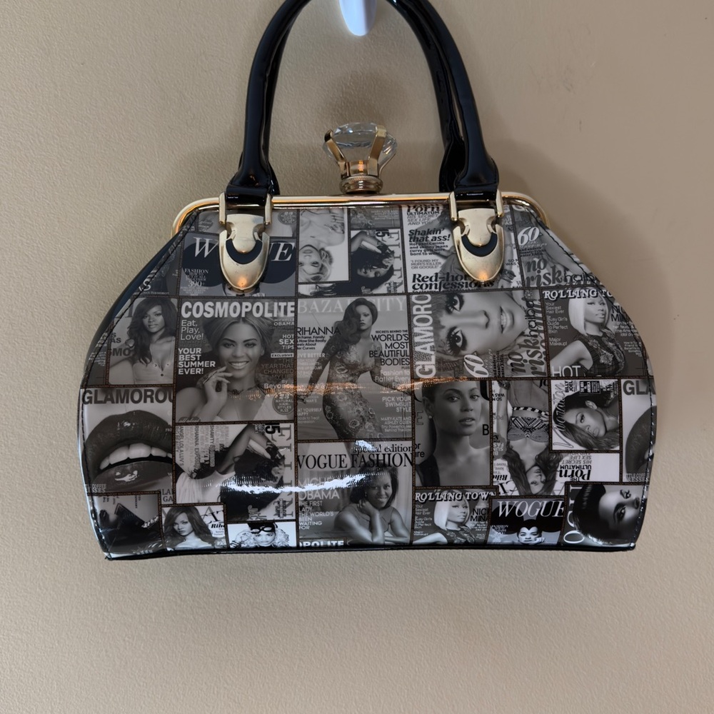 Magazine Bag - Picture 2 of 16